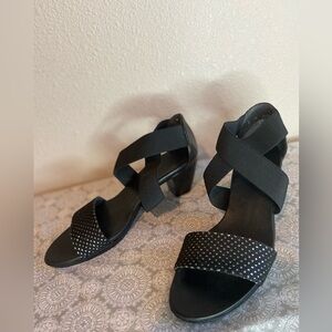 Munro~Elegant Glitz~Strappy~Sandal~Stacked Cone Heel~Grippy Rubber Sole~Size 8